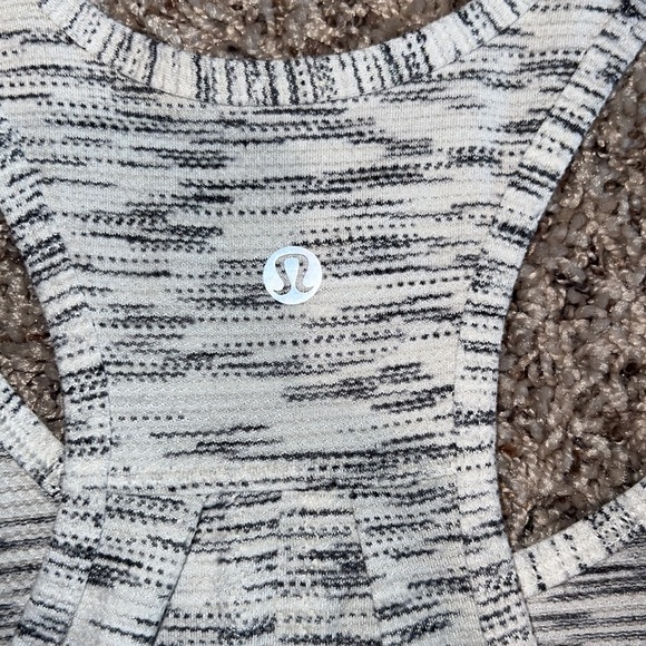 Lululemon tie back tank top - size 4 - Picture 3 of 3